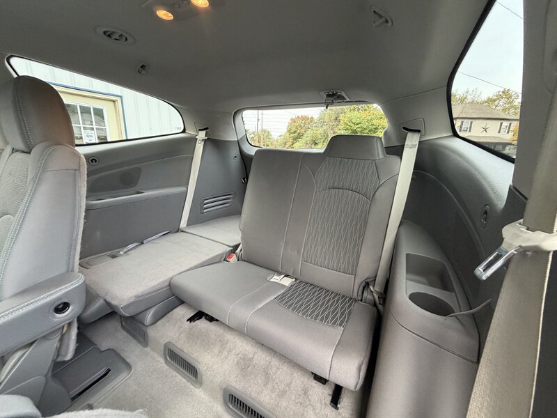 2017 Chevrolet Traverse LT - Photo 19 - Terre Haute, IN 47804