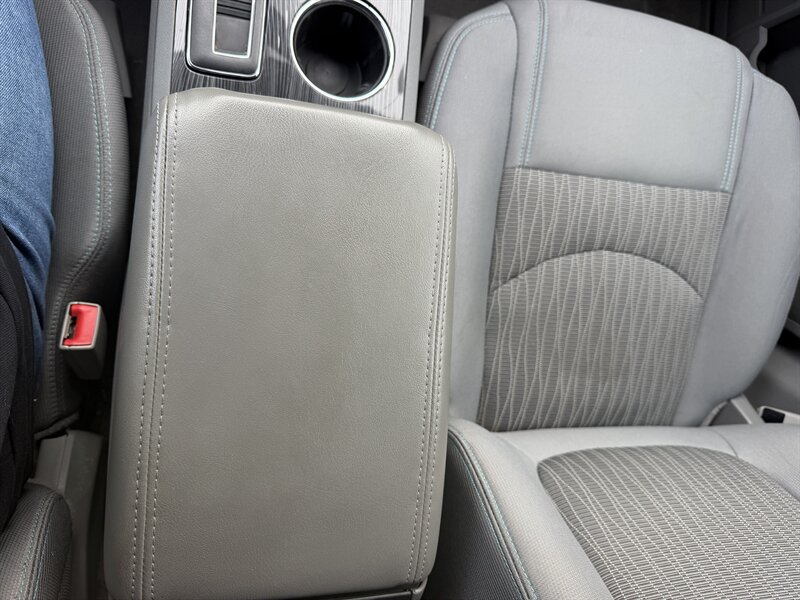 2017 Chevrolet Traverse LT - Photo 32 - Terre Haute, IN 47804