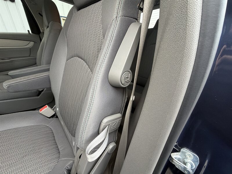 2017 Chevrolet Traverse LT - Photo 18 - Terre Haute, IN 47804