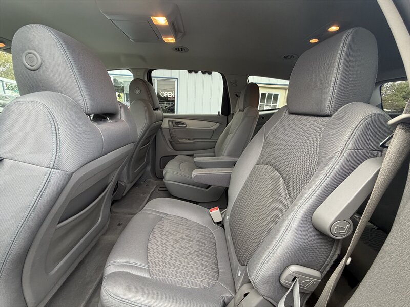 2017 Chevrolet Traverse LT - Photo 20 - Terre Haute, IN 47804