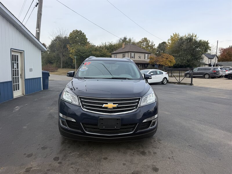 2017 Chevrolet Traverse LT - Photo 7 - Terre Haute, IN 47804