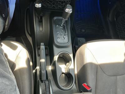 2018 Jeep Wrangler JK Unlimited Sport S   - Photo 26 - Terre Haute, IN 47804