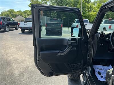 2018 Jeep Wrangler JK Unlimited Sport S   - Photo 15 - Terre Haute, IN 47804