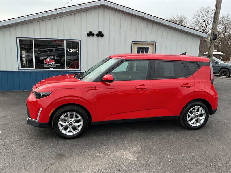 2024 Kia Soul LX   - Photo 1 - Terre Haute, IN 47804