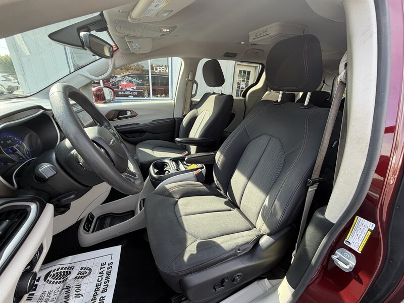 2018 Chrysler Pacifica Touring Plus - Photo 22 - Terre Haute, IN 47804