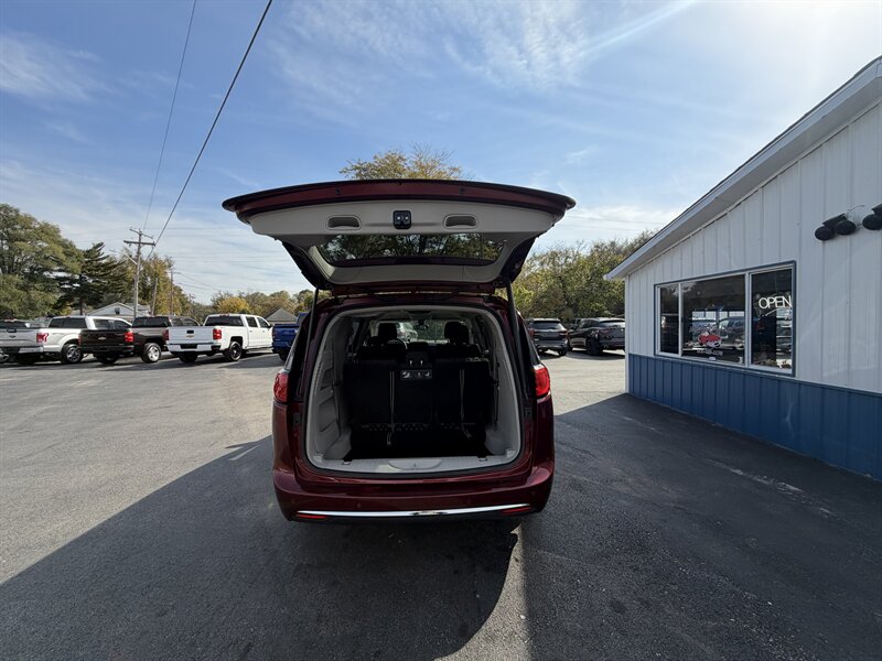 2018 Chrysler Pacifica Touring Plus - Photo 9 - Terre Haute, IN 47804