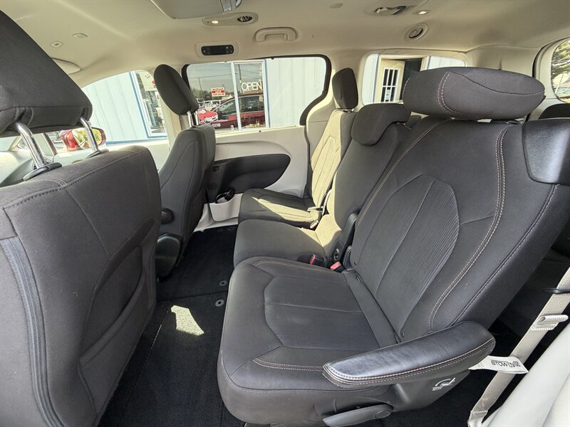 2018 Chrysler Pacifica Touring Plus - Photo 19 - Terre Haute, IN 47804