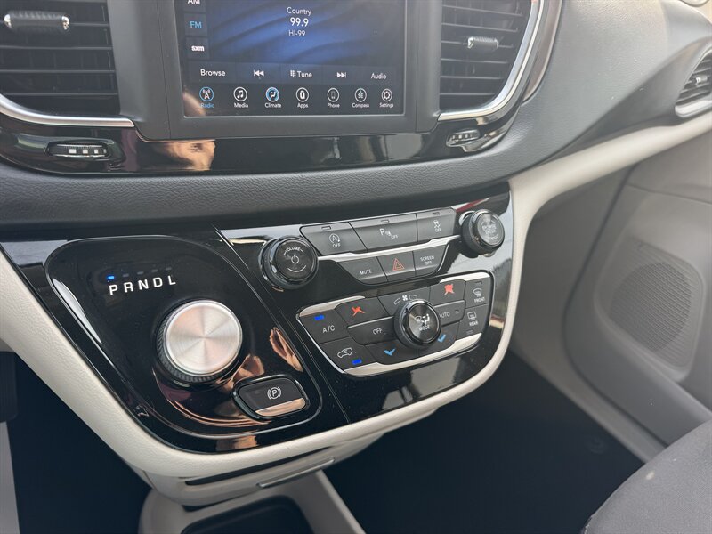 2018 Chrysler Pacifica Touring Plus - Photo 32 - Terre Haute, IN 47804