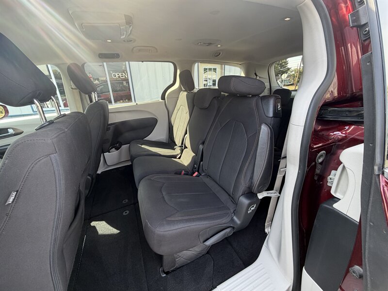 2018 Chrysler Pacifica Touring Plus - Photo 15 - Terre Haute, IN 47804