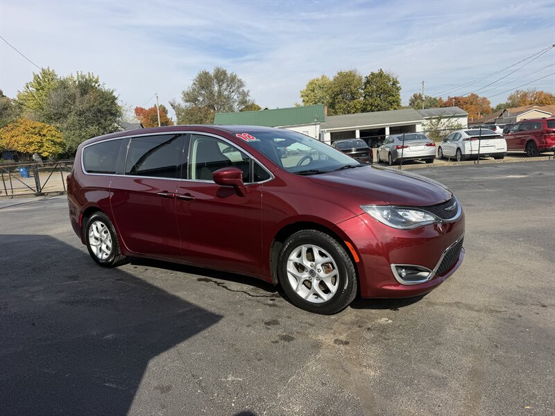 2018 Chrysler Pacifica Touring Plus - Photo 5 - Terre Haute, IN 47804