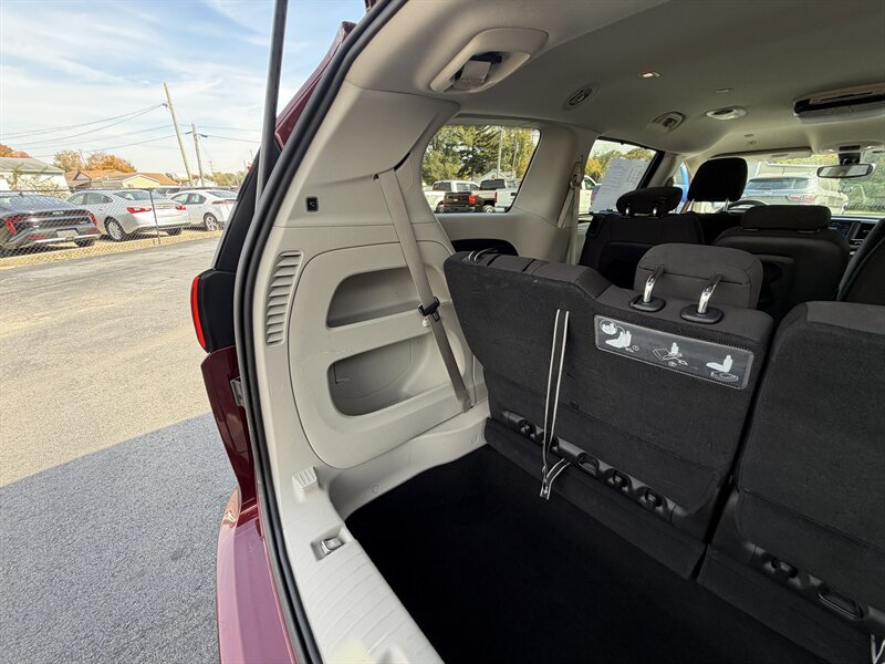 2018 Chrysler Pacifica Touring Plus - Photo 11 - Terre Haute, IN 47804
