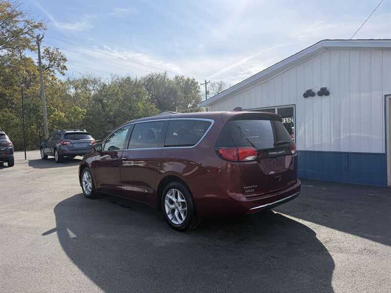 2018 Chrysler Pacifica Touring Plus - Photo 2 - Terre Haute, IN 47804