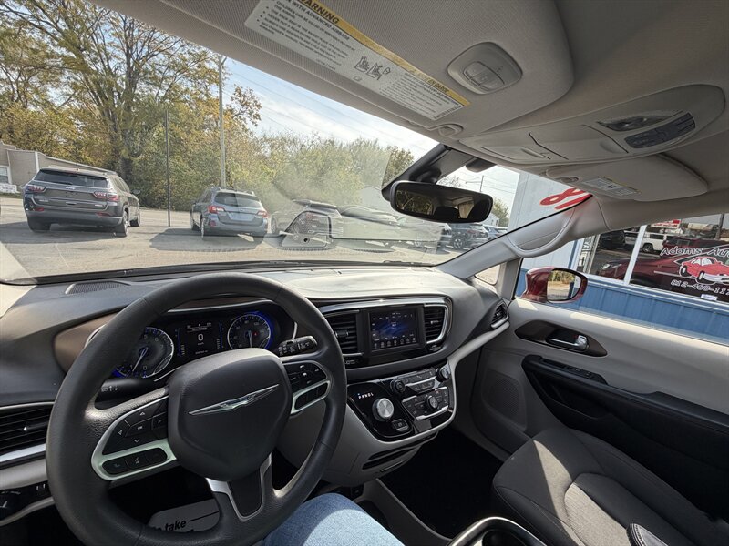 2018 Chrysler Pacifica Touring Plus - Photo 23 - Terre Haute, IN 47804