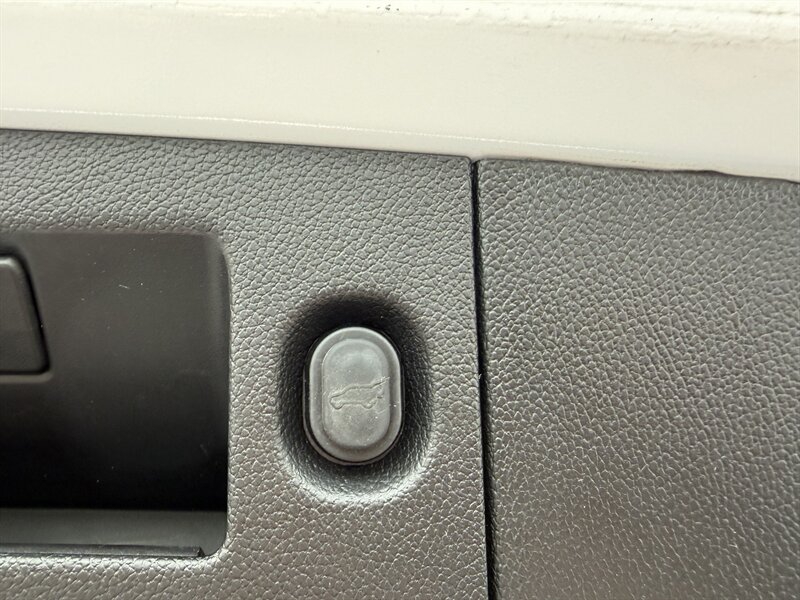 2019 Chevrolet Suburban Premier - Photo 16 - Terre Haute, IN 47804