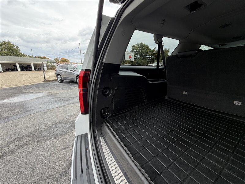 2019 Chevrolet Suburban Premier - Photo 12 - Terre Haute, IN 47804