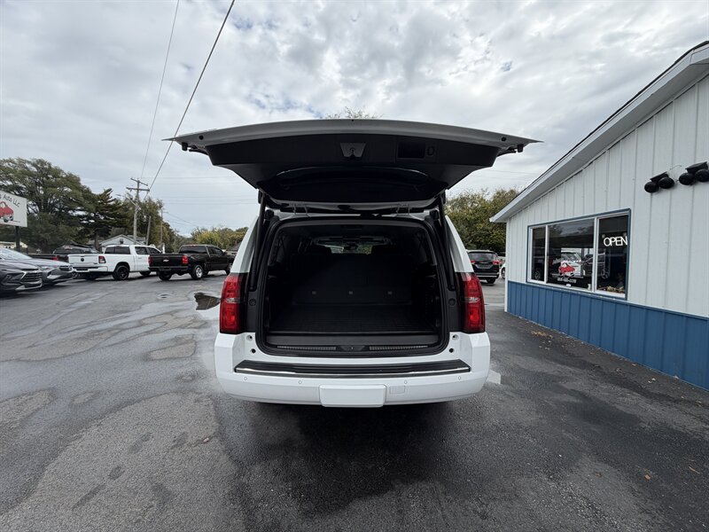 2019 Chevrolet Suburban Premier - Photo 10 - Terre Haute, IN 47804