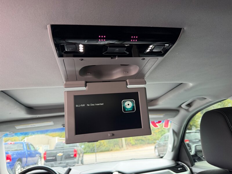 2019 Chevrolet Suburban Premier - Photo 23 - Terre Haute, IN 47804