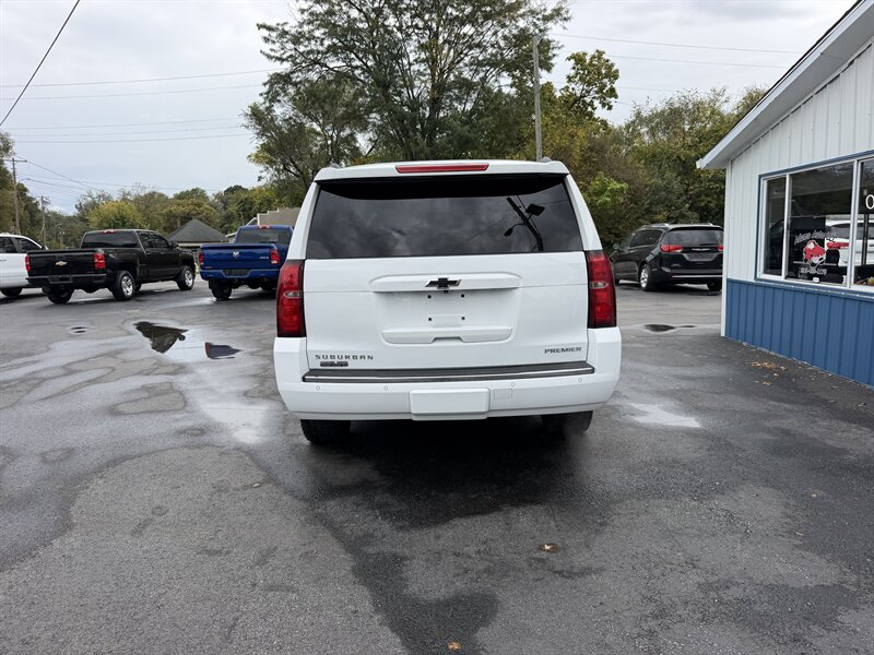 2019 Chevrolet Suburban Premier - Photo 4 - Terre Haute, IN 47804
