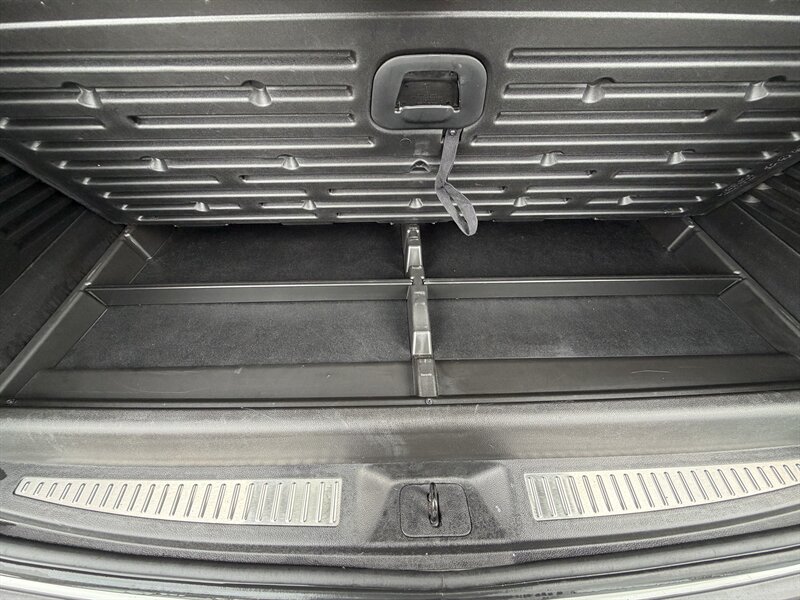 2019 Chevrolet Suburban Premier - Photo 15 - Terre Haute, IN 47804
