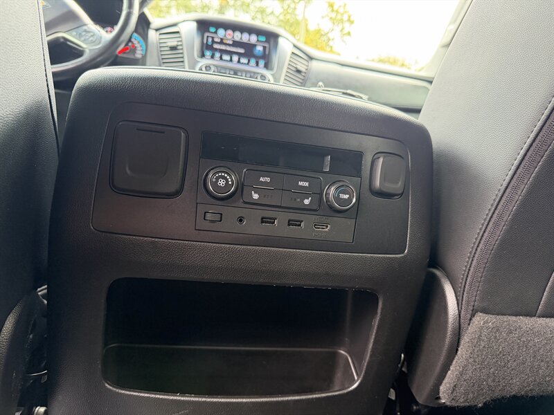 2019 Chevrolet Suburban Premier - Photo 22 - Terre Haute, IN 47804