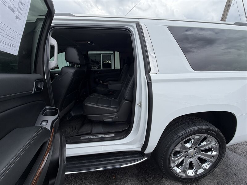2019 Chevrolet Suburban Premier - Photo 9 - Terre Haute, IN 47804