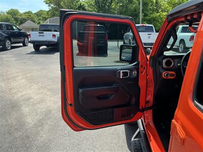 2019 Jeep Wrangler Unlimited Sport S   - Photo 13 - Terre Haute, IN 47804