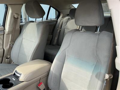 2017 Ford Taurus SE - Photo 10 - Terre Haute, IN 47804