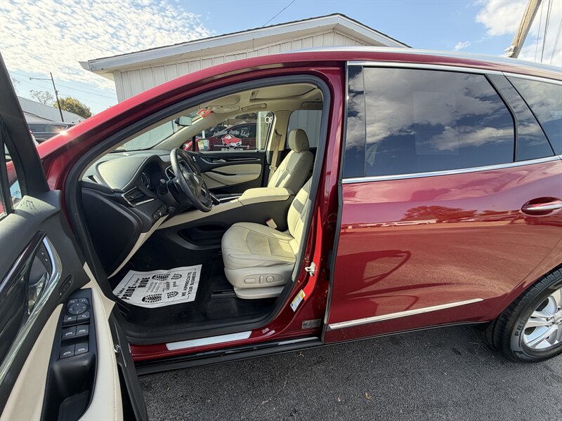 2019 Buick Enclave Premium - Photo 8 - Terre Haute, IN 47804