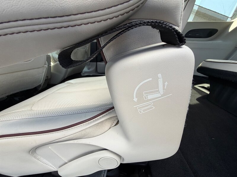2019 Chrysler Pacifica Limited - Photo 16 - Terre Haute, IN 47804