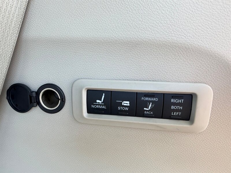 2019 Chrysler Pacifica Limited - Photo 11 - Terre Haute, IN 47804