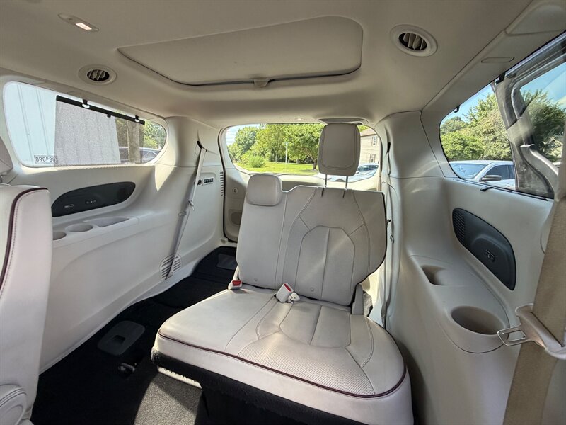 2019 Chrysler Pacifica Limited - Photo 17 - Terre Haute, IN 47804