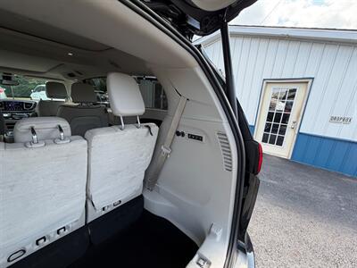 2019 Chrysler Pacifica Limited - Photo 10 - Terre Haute, IN 47804