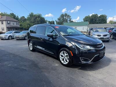 2019 Chrysler Pacifica Limited - Photo 5 - Terre Haute, IN 47804