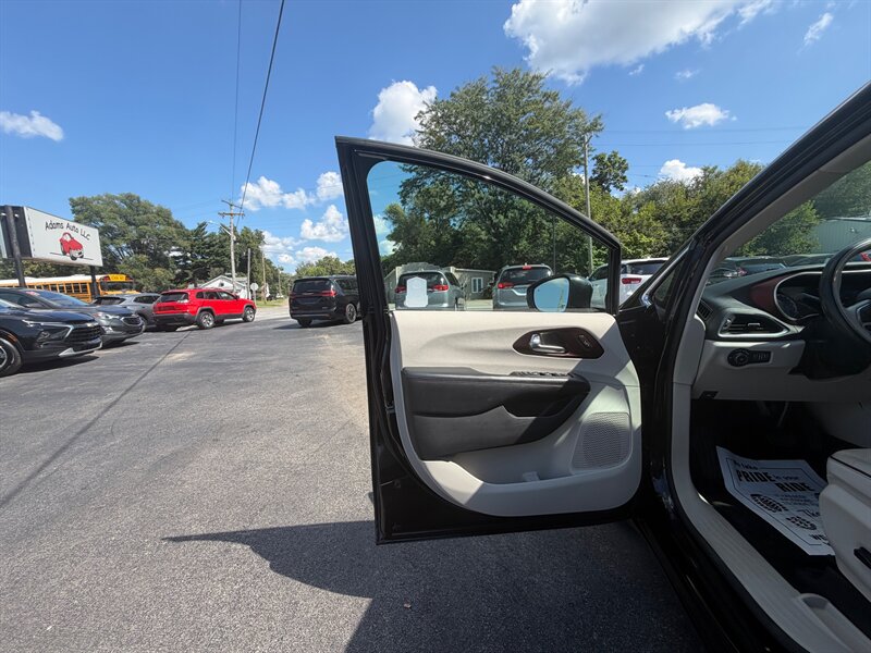 2019 Chrysler Pacifica Limited - Photo 25 - Terre Haute, IN 47804
