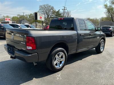 2018 RAM 1500 Express   - Photo 4 - Terre Haute, IN 47804