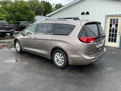 2018 Chrysler Pacifica Touring L - Photo 3 - Terre Haute, IN 47804
