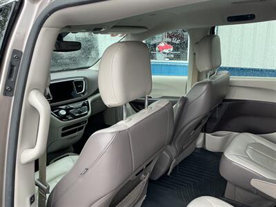 2018 Chrysler Pacifica Touring L - Photo 12 - Terre Haute, IN 47804