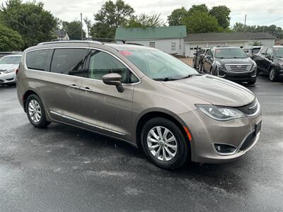 2018 Chrysler Pacifica Touring L - Photo 6 - Terre Haute, IN 47804
