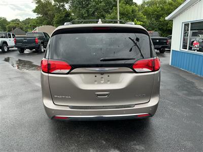 2018 Chrysler Pacifica Touring L - Photo 4 - Terre Haute, IN 47804