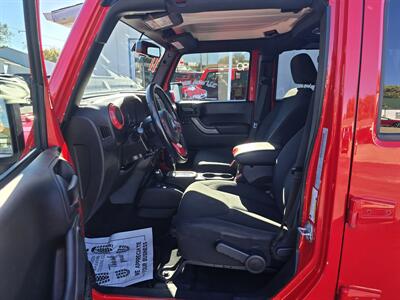 2017 Jeep Wrangler Unlimited Sport S   - Photo 14 - Terre Haute, IN 47804