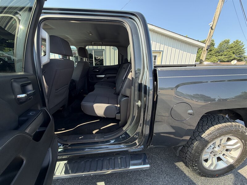 2017 Chevrolet Silverado 1500 LT - Photo 9 - Terre Haute, IN 47804