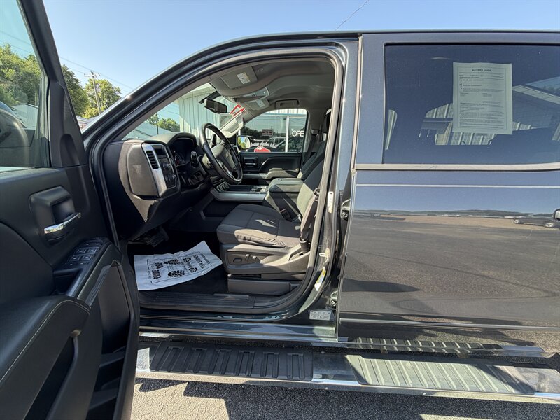 2017 Chevrolet Silverado 1500 LT - Photo 8 - Terre Haute, IN 47804
