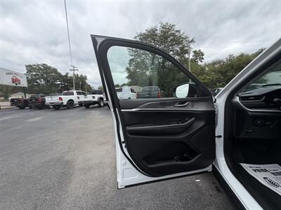 2023 Jeep Grand Cherokee L Limited   - Photo 25 - Terre Haute, IN 47804