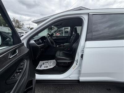 2023 Jeep Grand Cherokee L Limited   - Photo 8 - Terre Haute, IN 47804