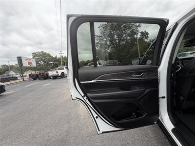 2023 Jeep Grand Cherokee L Limited   - Photo 16 - Terre Haute, IN 47804