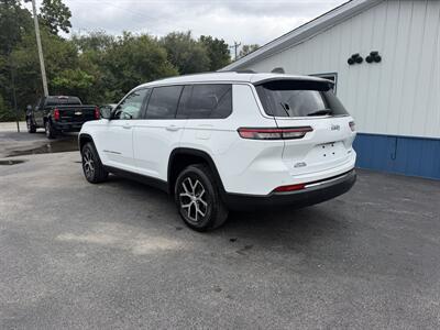 2023 Jeep Grand Cherokee L Limited   - Photo 3 - Terre Haute, IN 47804