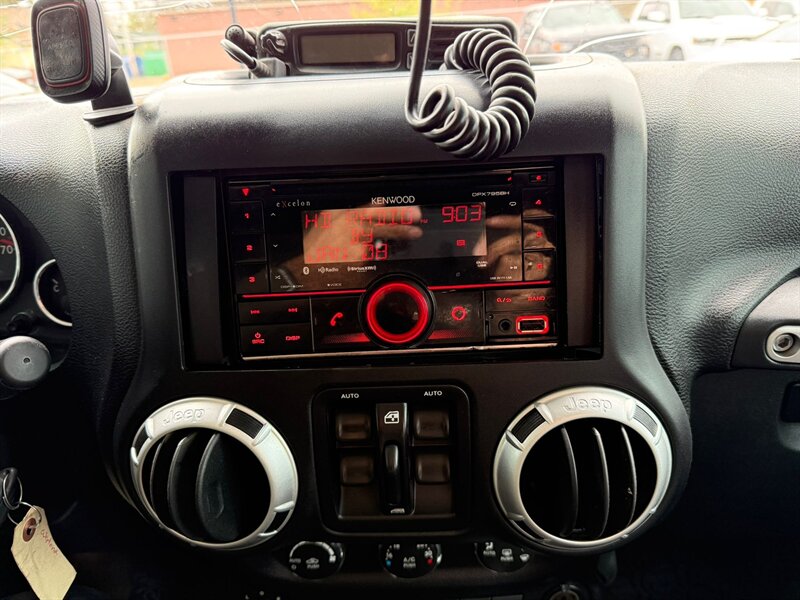 2015 Jeep Wrangler Unlimited Rubicon - Photo 11 - Edmonton, AB T5G 0N9