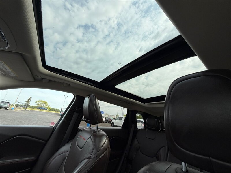 2018 Jeep Cherokee Trailhawk - Photo 16 - Edmonton, AB T6V 1H5