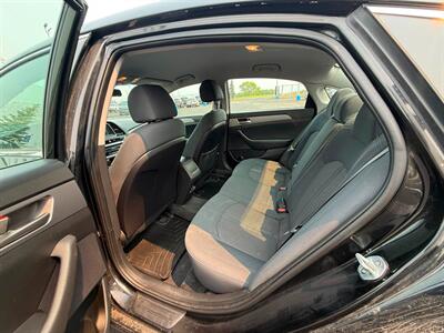 2019 Hyundai SONATA Essential   - Photo 16 - Edmonton, AB T6V 1H5