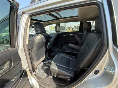 2017 Toyota Highlander Limited   - Photo 15 - Edmonton, AB T5S 2X1